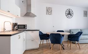 Rentplanet - Apartament Reja